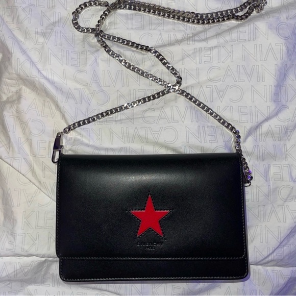 Givenchy Pandora Star Wallet on Chain - Picture 1 of 10